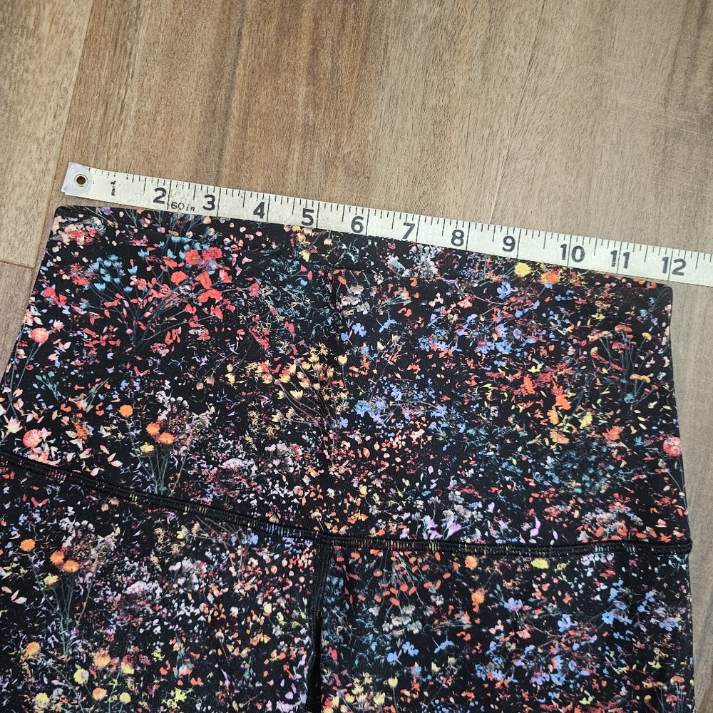 Lululemon Patterned Capri Lot - Picture 7 of 8